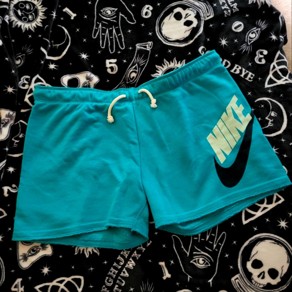 Nike cotton fleece shorts, women's xl. NWT.